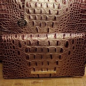 Port Ombré Wallet. 18 slots inside wallet.